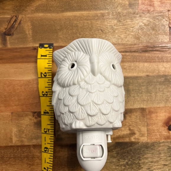 Scentsy Cream Owl Wall Wax Warmer Decor - Picture 3 of 3